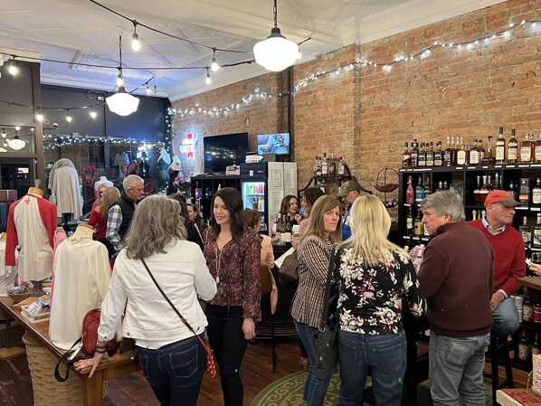 Bar (on property) - NEWPORT INN #1 - NO CLEANING FEES!! FREE PARKING!! WALK TO GAMES AND CONCERTS!! (Newport)