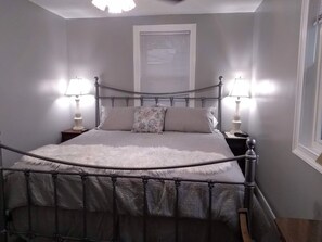 3 bedrooms, desk, iron/ironing board, free WiFi