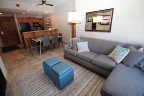 Een televisie, een open haard en een dvd-speler