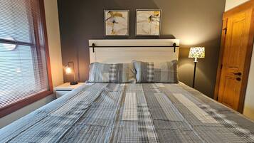 2 bedrooms, iron/ironing board, Internet, bed sheets