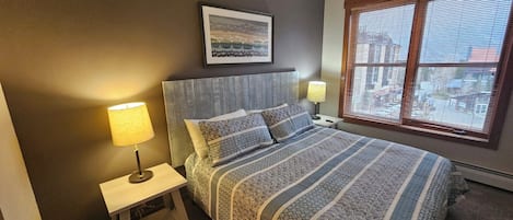 2 bedrooms, iron/ironing board, Internet, bed sheets