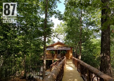 The 87Getaway Secluded Treehouse Escape