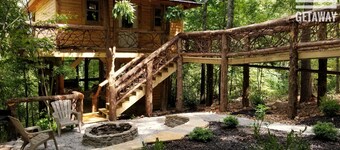 The 87Getaway Secluded Treehouse Escape
