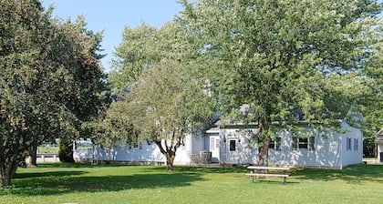 Rural Retreat yet close to the sites. Cedar point*Jet Express* African Safari