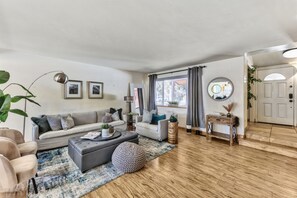 Smart-TV, Kamin, Videospiele, DVD-Player