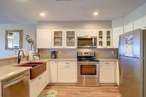 Refrigerador, microondas, horno, placa de cocina