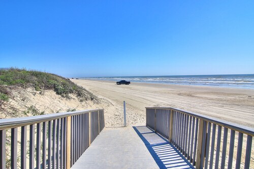 Amazing ground floor beachfront condo on Mustang Island!