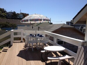 Outdoor dining - Charming Cozy Cottage w/ OceanView! Steps to Beach!!! W/ 2 large decks and WiFi! (Lincoln City)