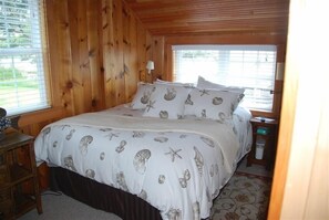 2 bedrooms, Egyptian cotton sheets, iron/ironing board, free WiFi - Charming Cozy Cottage w/ OceanView! Steps to Beach!!! W/ 2 large decks and WiFi! (Lincoln City)