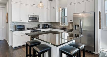 Fam Friendly 5 BDRM Home Blocks to Pearl, Riverwalk, and Convention Center!
