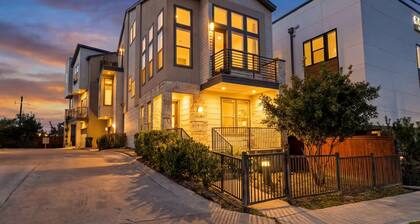 Fam Friendly 5 BDRM Home Blocks to Pearl, Riverwalk, and Convention Center!