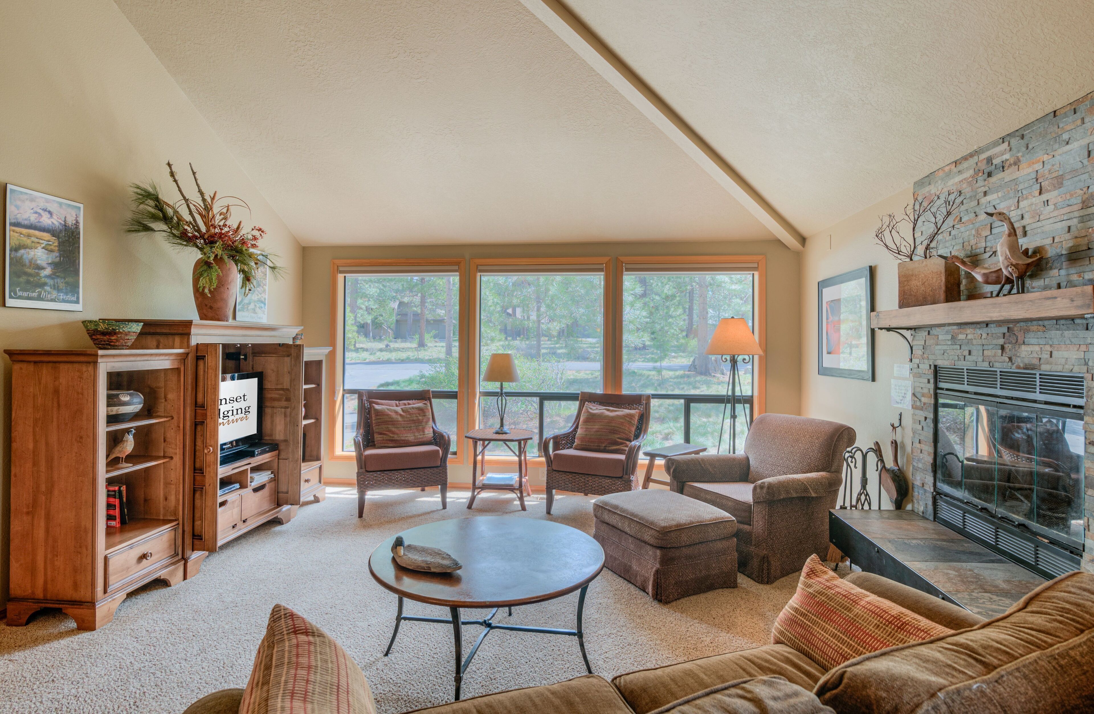 Private Hot Tub, Bikes, Pet Friendly, 8 Unlimited SHARC Passes