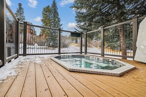 Outdoor spa tub - Double Eagle B12, a cozy condo in Breckenridge with stunning ski area views and a great location! (Breckenridge)