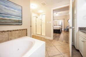 4 habitaciones, tabla de planchar con plancha y wifi gratis