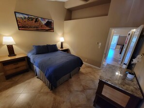 1 habitación, tabla de planchar con plancha, wifi gratis y ropa de cama 