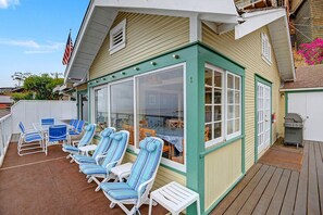 Outdoor dining - 5 Bdrm Home, Vaulted Ceilings, Amazing 180 Degree Ocean View - 176 Middle Terrac (Avalon)