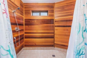 Shower, hair dryer, towels