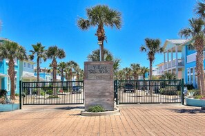 المنطقة المحيطة بالمنشأة