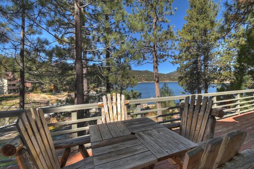 Cozy Lakefront by Destination Big Bear : Gas Fireplace! Boat Dock!Outdoor Scenic Lakefront Views! BBQ!