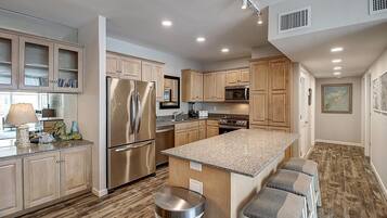 Coffee/tea maker, fridge, microwave, oven