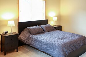 3 habitaciones, tabla de planchar con plancha y cuna de viaje