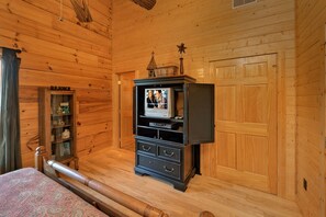 1 bedroom, iron/ironing board, free Internet, bed sheets