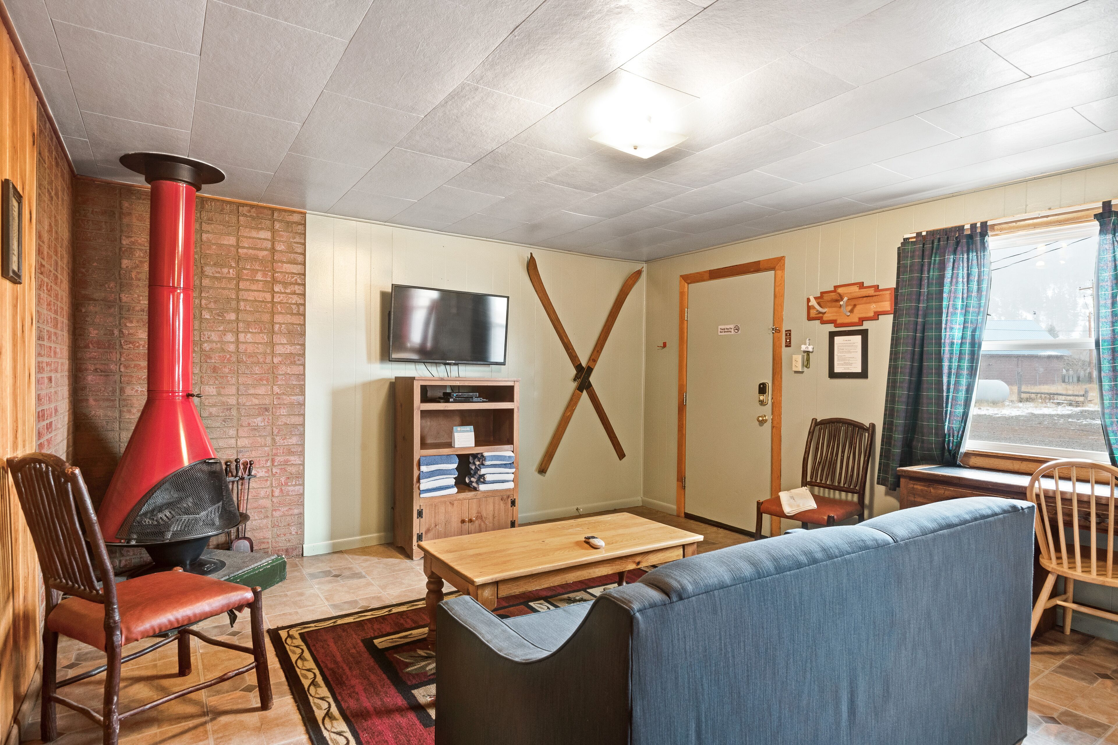 Dog-friendly cabin with kitchen, WiFi, entertainment, & nearby ski access