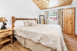 4 bedrooms, travel crib, free WiFi, bed sheets