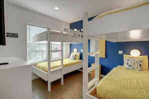 4 slaapkamers, een strijkplank/strijkijzer, gratis wifi, beddengoed
