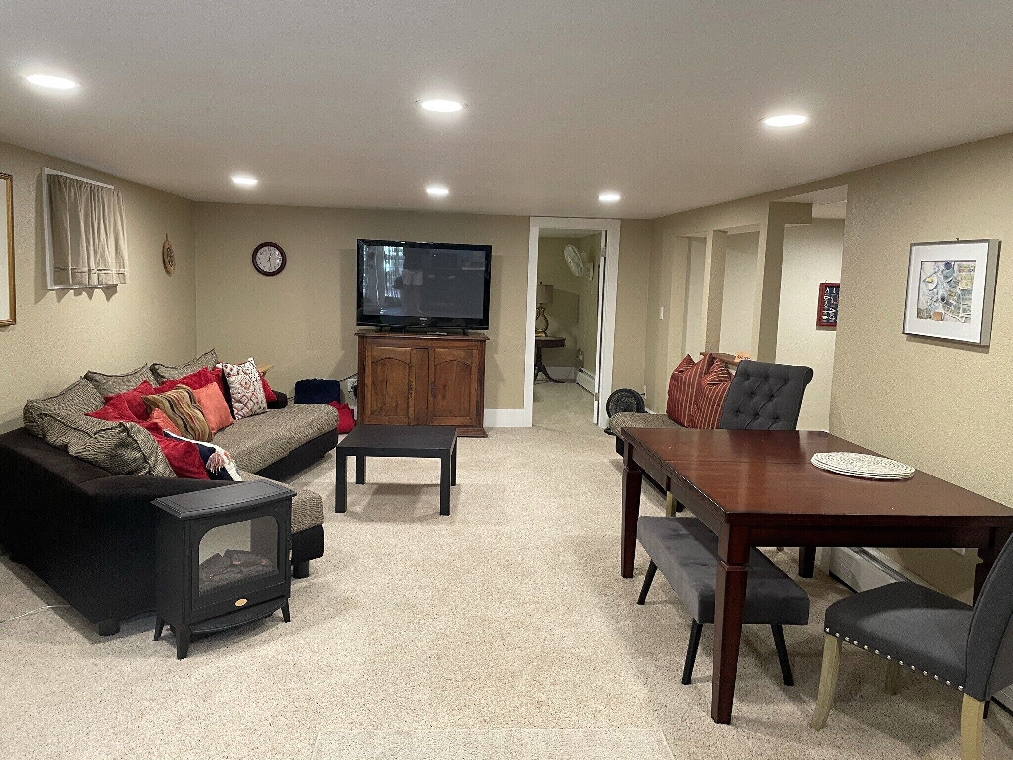 Clean & Spacious GARDEN SUITE~2 Bedroom & 1 Bath. Centrally located in Boulder. 