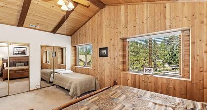 Fox Canyon by Destination Big Bear : Hot Tub! BBQ! Air Hockey! Internet! Deck! Great Neighborhood! Fireplace!