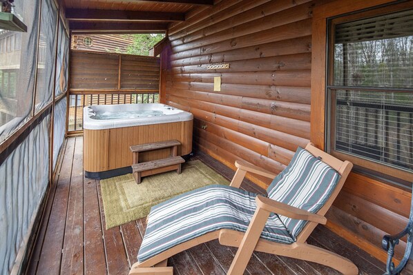 Tina de hidromasaje al aire libre