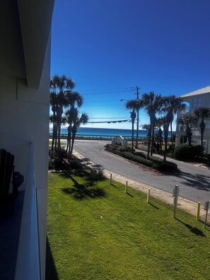Property grounds - “Emerald SeaZ”-2BR with Gulf Views, Beach Service & Pup-Friendly! (Destin)