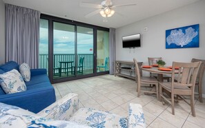 TV - Full Kitchen - Bunks - FREE Wifi - Phoenix Hotels…just like a Condo! (Gulf Shores)