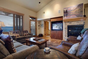 TV, fireplace, stereo