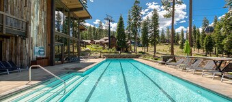 Gondola Ski-in/Ski-out By Tahoe Getaways - Luxury 4 BR, Private Hot Tub, Access to Pool