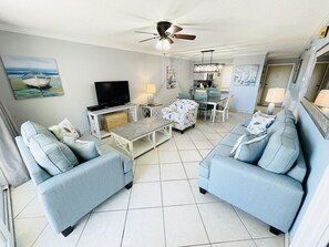 TV, fireplace, DVD player - Family & Friends Beach Vibes + Beautiful Views – Islander 510 (Destin)
