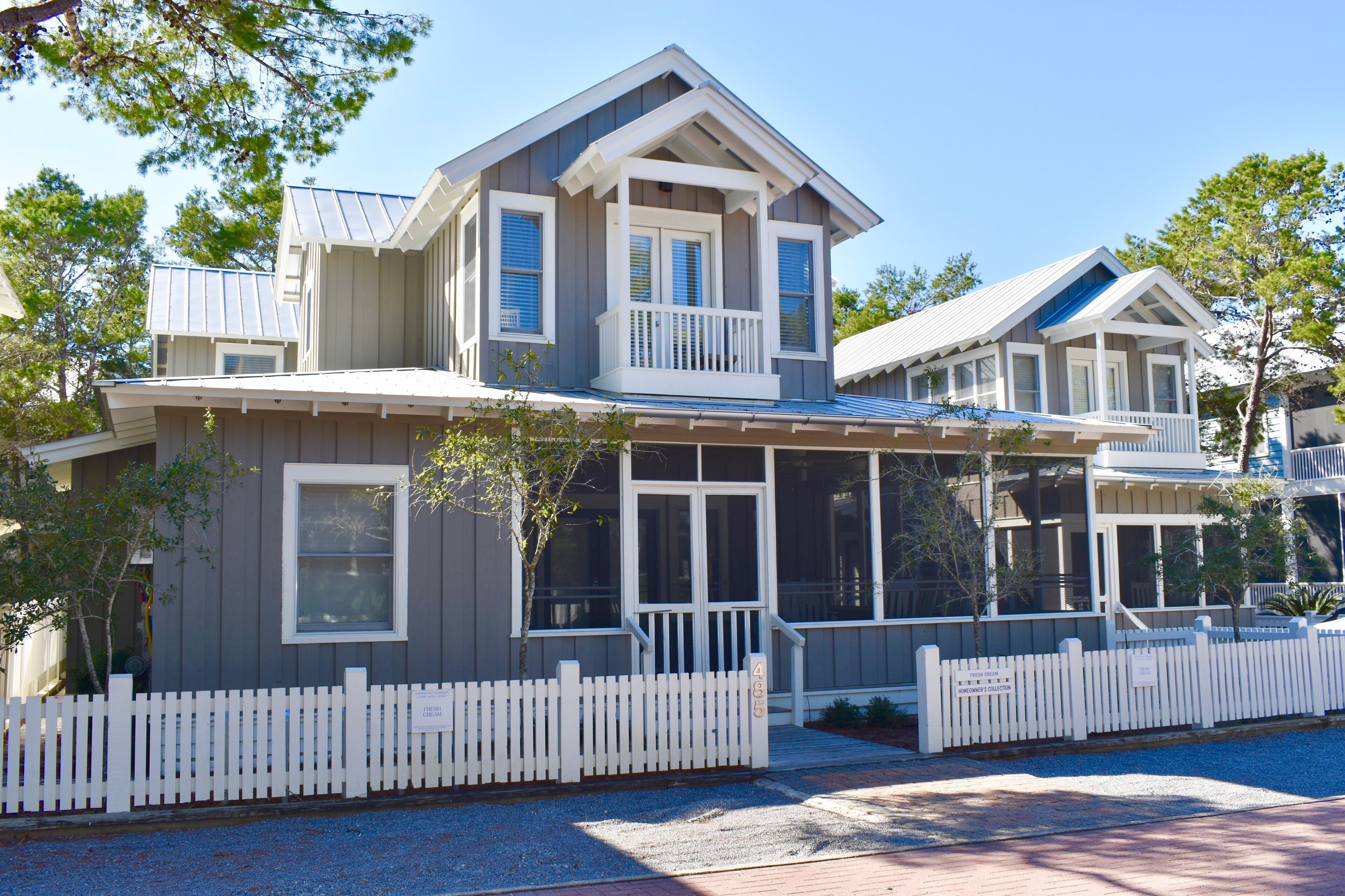RENOVATED TO STUDS IN SEASIDE- 2 King Masters, 5 BD, Sleeps 12!-  Biscuits