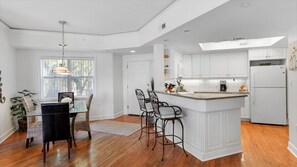 Dining - 201 Windsor Place - Sleeps 7 - Great Rates - Beautiful Oceanfront Complex! (Hilton Head Island)