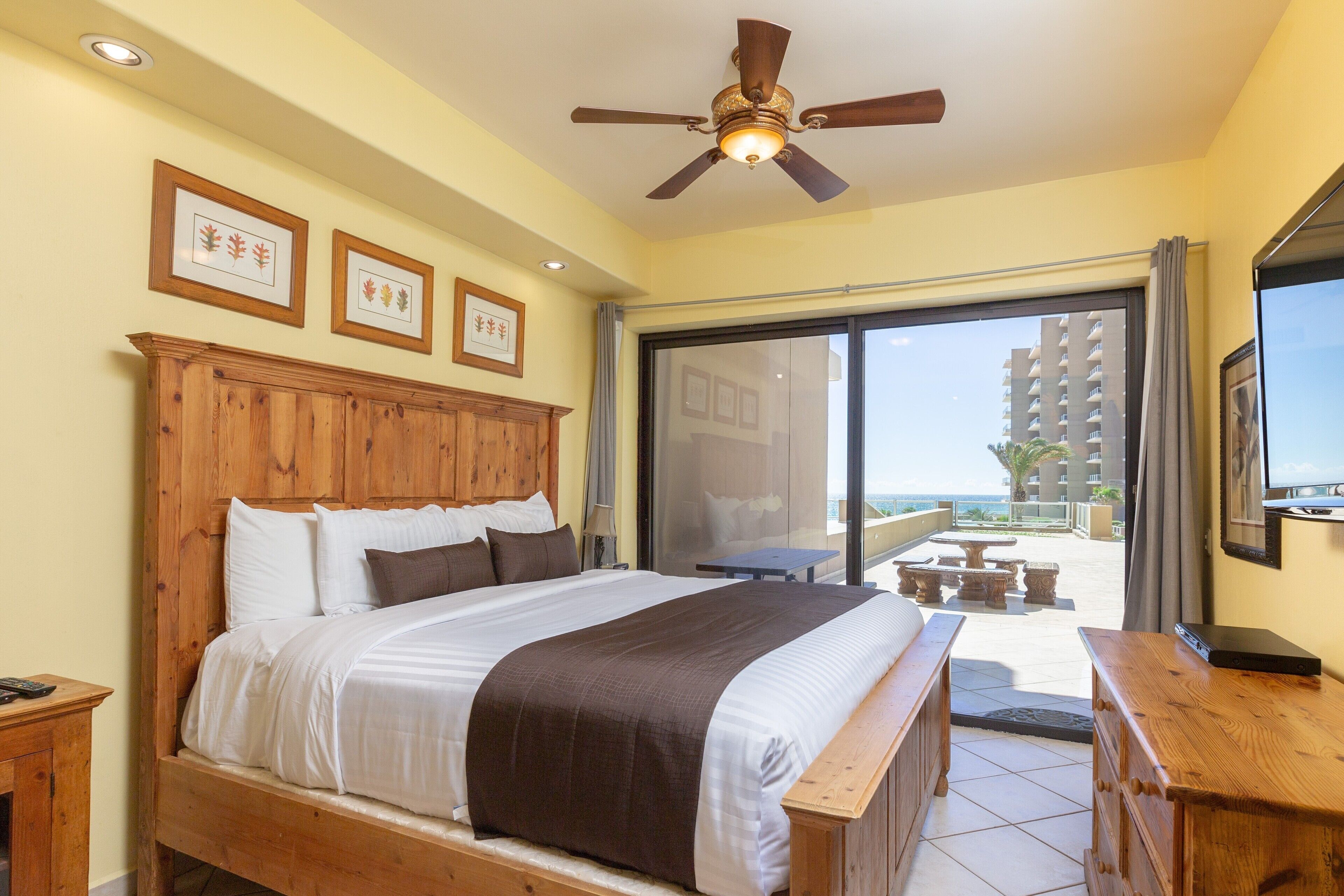 2 bedrooms, in-room safe, iron/ironing board, free WiFi
