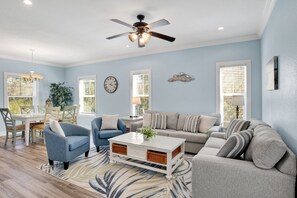 Fernseher, DVD-Player, Stereoanlage