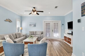 Fernseher, DVD-Player, Stereoanlage