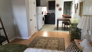 Iron/ironing board, travel crib, WiFi, bed sheets