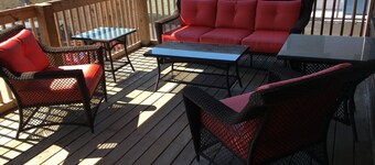 NEWPORT INN #3 - NO CLEANING FEES!! FREE PARKING!! WALK TO GAMES AND CONCERTS!!!