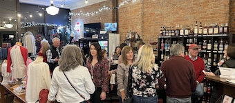 NEWPORT INN #3 - NO CLEANING FEES!! FREE PARKING!! WALK TO GAMES AND CONCERTS!!!