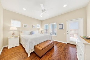 6 bedrooms, iron/ironing board, free WiFi, bed sheets - Unforgettable Family Gatherings Await at Banyan Breeze. This luxurious Gulf Coas (Port Aransas)