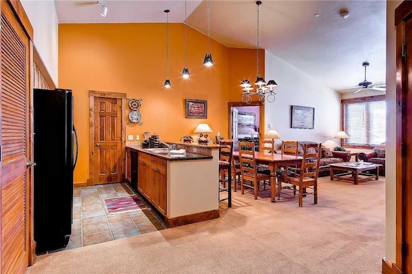 Appart'hôtel, plusieurs lits (2301 Timberline Lodge, Trappeur's Cro) | Cuisine privée