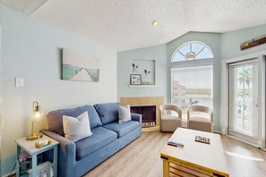 TV, DVD player - Comfortable Dog-Friendly Condo with Pool - Two Blocks to the Beach (Corpus Christi)