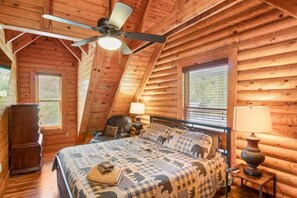 1 bedroom, iron/ironing board, free WiFi, bed sheets - ER25 • Family Cabin Near Dollywood | Walk to Pool • Hot Tub • Arcade Games (Pigeon Forge)