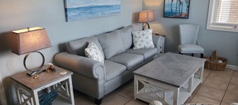Isle Of Palms Condo, Steps Form The Ocean, Beach, Bars And Restaurants. 